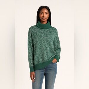 LL‎ Bean Women’s  Signature Cozy Green Turtleneck Sweater Size L